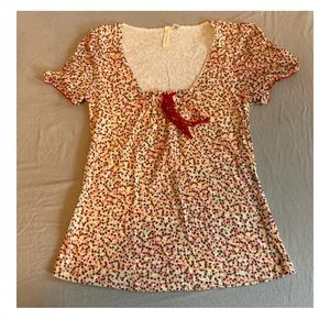 Ditzy flower print scoop neck with bow